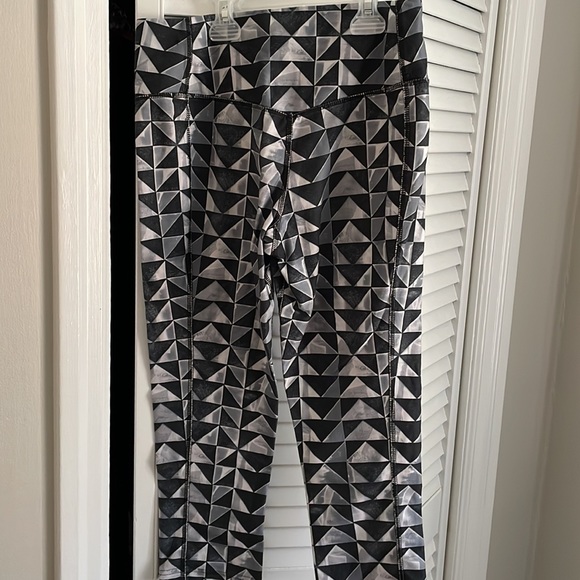 Nike cropped grey and white leggings cropped - Picture 2 of 3